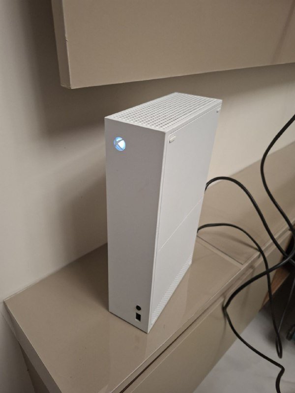 Xbox series S, 2 геймпада, коллекция игр 3