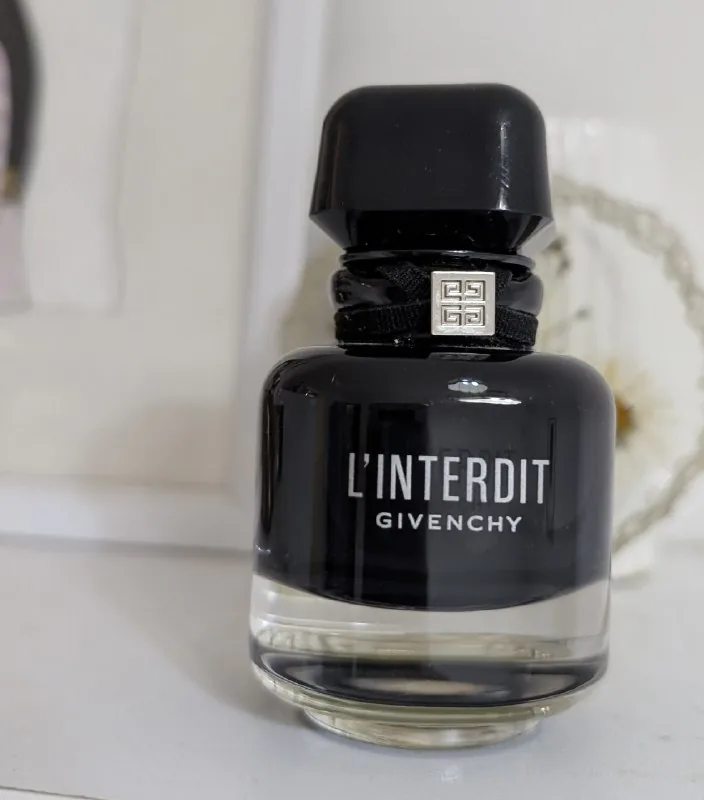 Givenchy L'Interdit Intense 1