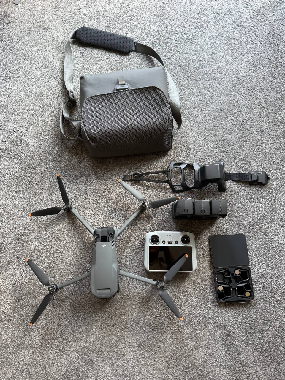 Дрон DJI Mavic 3 Pro с аксессуарами и картой памяти 6