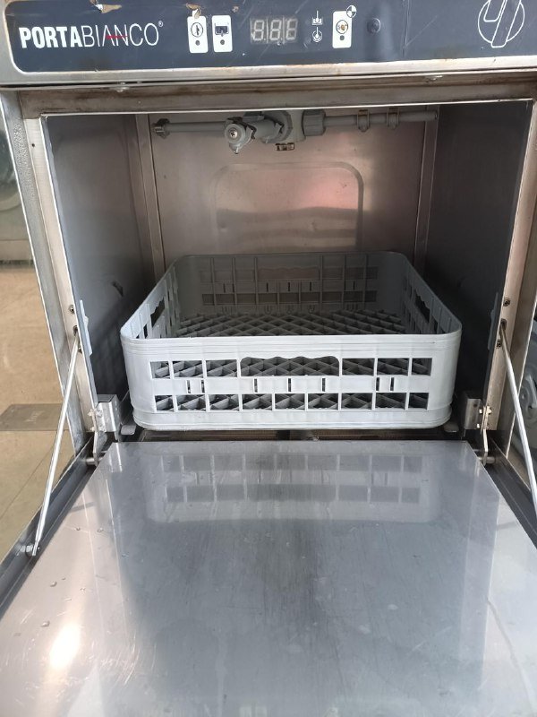 Промышленная посудомоечная машина 2