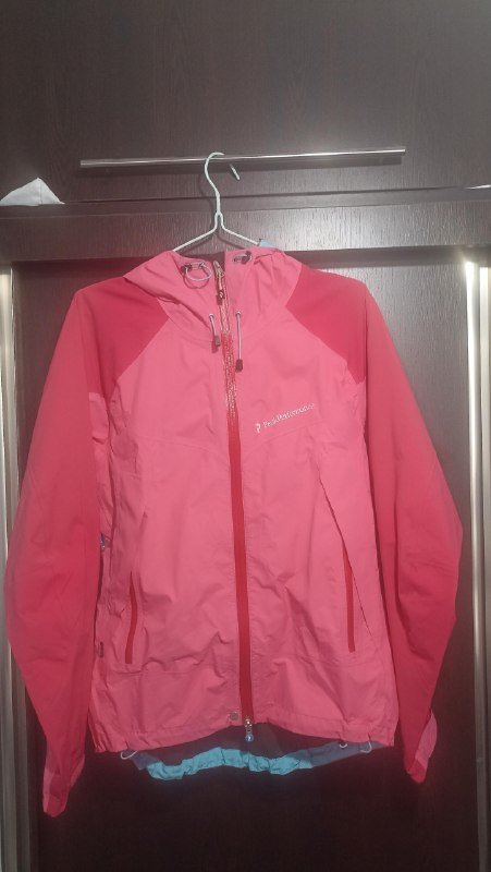 Женская куртка Peak Performance Gore-text