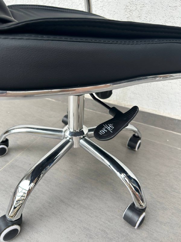 Кресло руководителя, стол 3