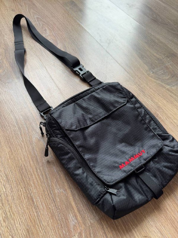 Кроссовки Salomon, Джинсовая куртка Guess, Кроп-топ Nike, Ветровка Rab, Джинсы Jacob Cohën, Мессенджер Jack Wolfskin, Анорак Ellesse, Джинсы Carhartt FR, Свитер Stone Island 6