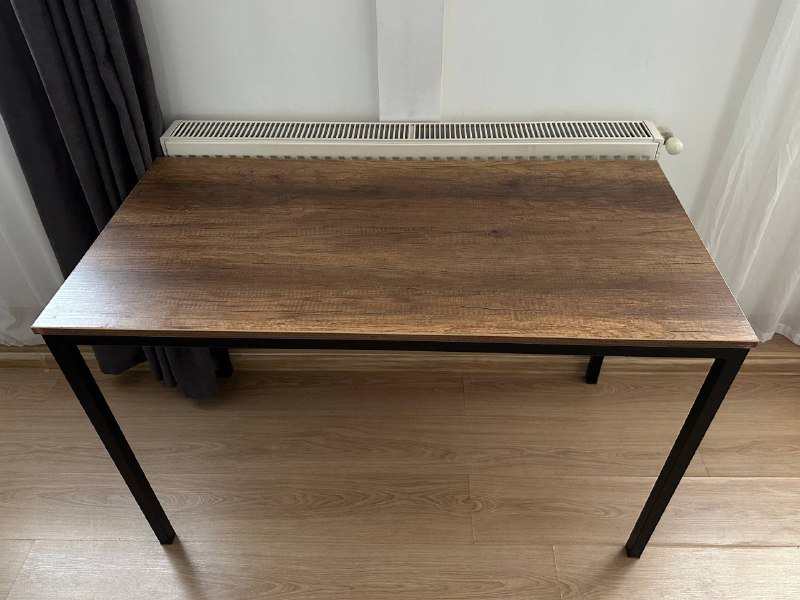 Светлый и темный рабочие столы, прикроватные столики 4