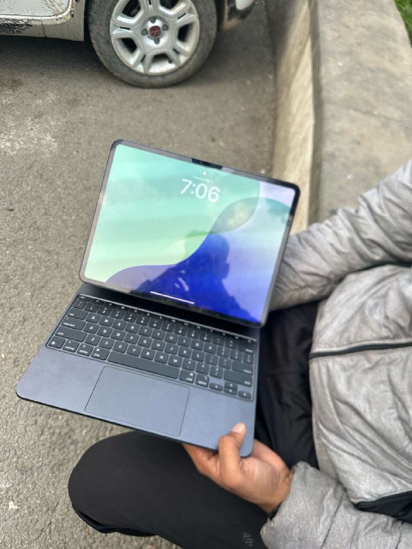 Ipad 14 pro 13 inch, Magic keyboard, 256 gb 4