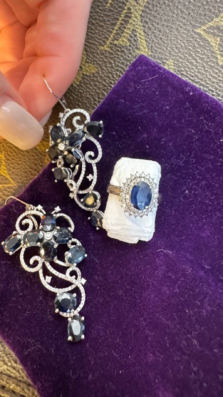 Набор кольцо и серьги из белого золота с сапфирами и бриллиантами