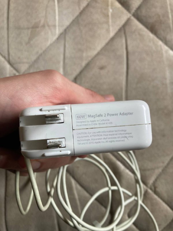 Павербанк, зарядка Macbook, вентилятор, машинка для сигарет, часы, Macbook Pro с монитором 4