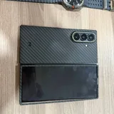 Samsung Z Fold 7, Galaxy Watch Ultra, чехол 5