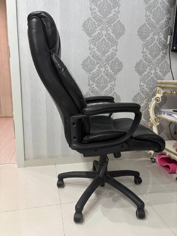 Офисный стул кресло JYSK из искусственной кожи 2