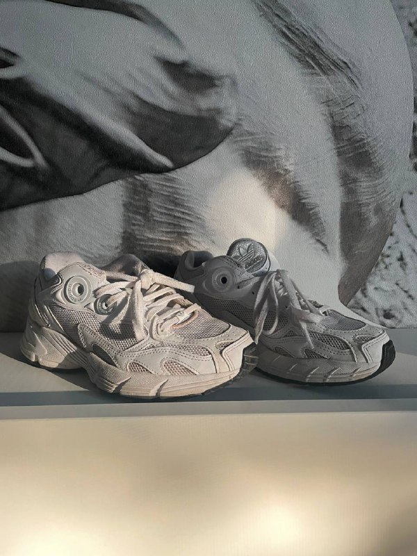 Кроссовки Adidas, Лоферы Ekonika, Полуботинки Loriblu, Босоножки JB Martin, Полуботинки кожа, Сапоги Fabiani, Сумка Michael Kors, Сумка Jwpei, Сумка havainas x eastpark