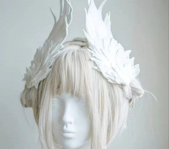 Джинсы, туфли на каблуке, вкладыши для обуви, заколки в виде крыльев 4