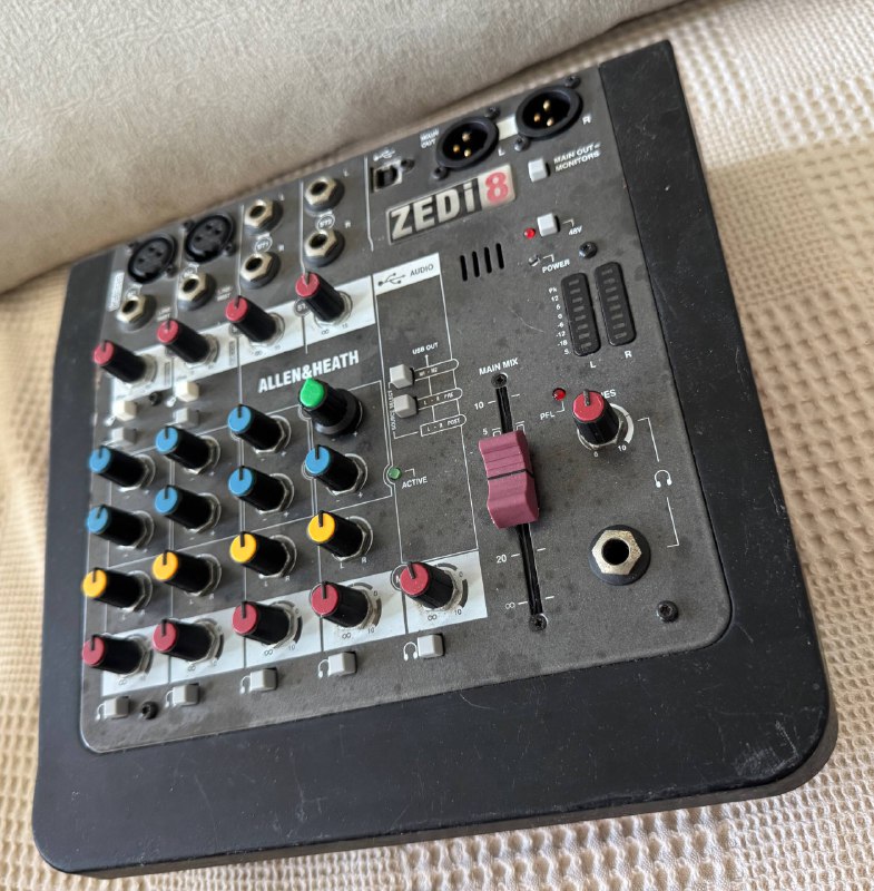 Микшер Allen & Heath ZEDi-8 8-Channel Live USB Mixer 2