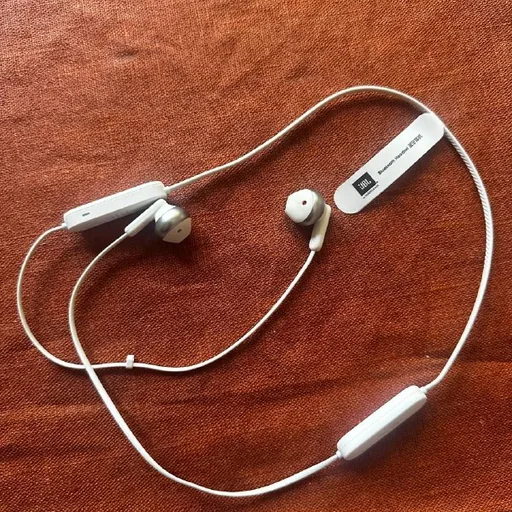 Беспроводные наушники JBL