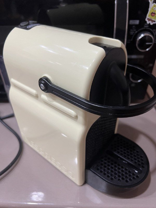 Капсульная кофемашина Nespresso Inissia Delonghi