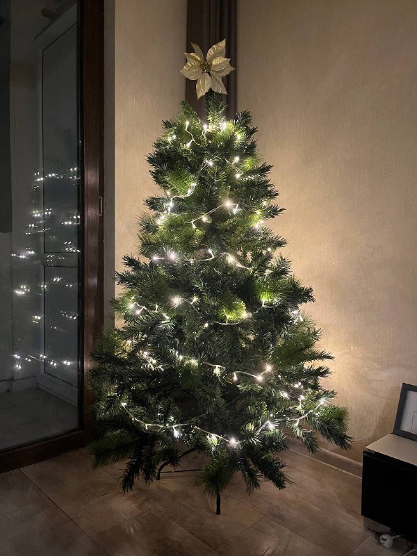 Елка с игрушками 2