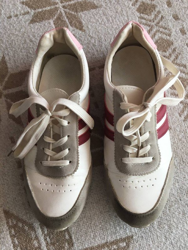 Женские кроссовки