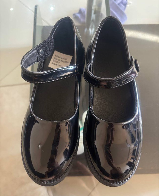 Детские черные туфли