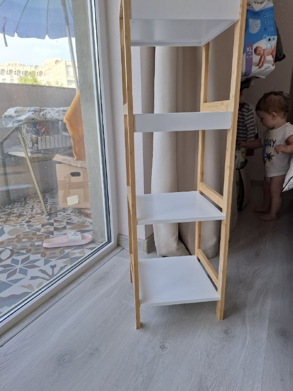 Very nice shelving unit