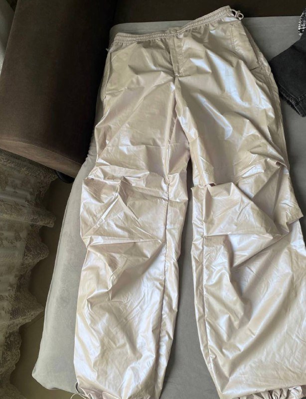 Наушники, очки для плаванья, беспроводная зарядка, джинсы, штаны, кроссовки, шлепки, браслет 6