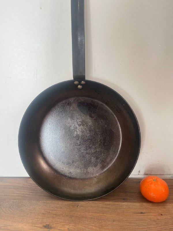 Профессиональная сковорода из углеродистой стали 32см