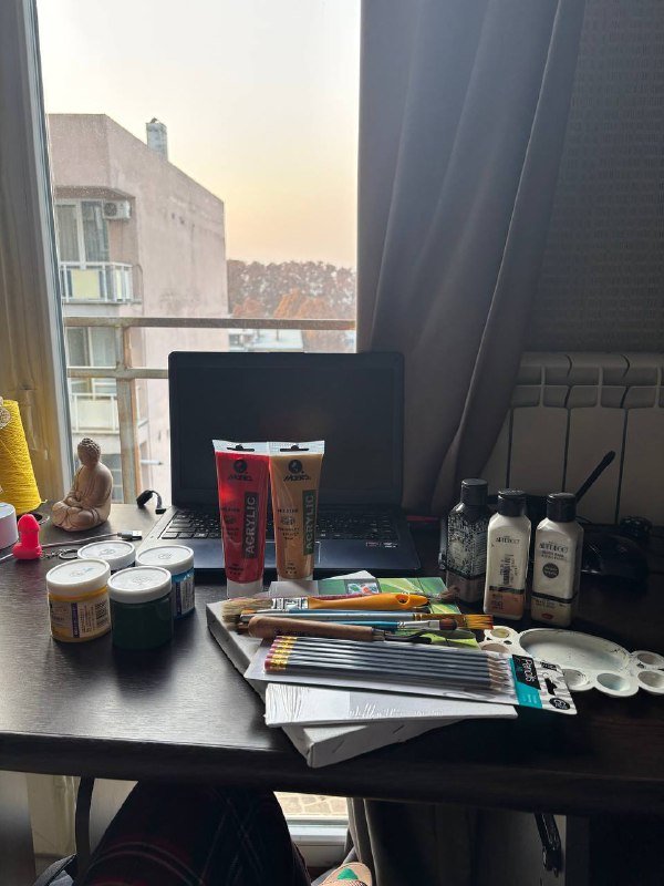 Набор для рисования с красками, кистями, холстами