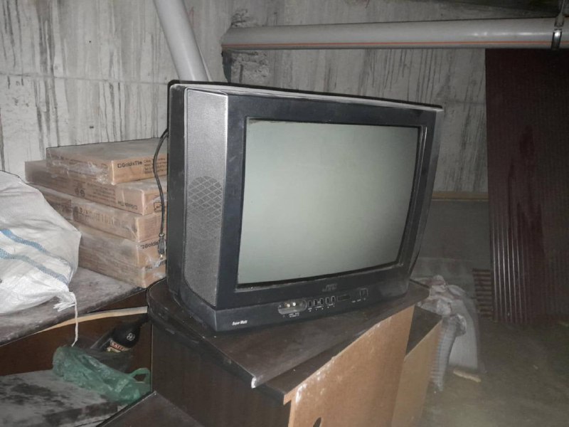 Телевизор JVC и мебель для ТВ