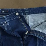 Сумки Guess, джинсы Pepe Jeans, очки Prada 3
