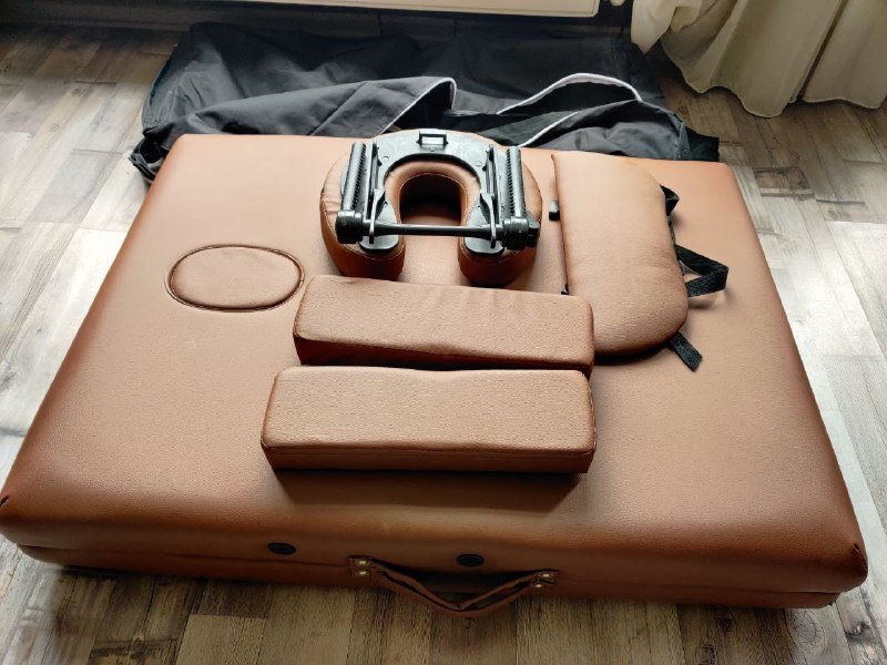 Складной массажный стол с подголовником и подлокотниками 2