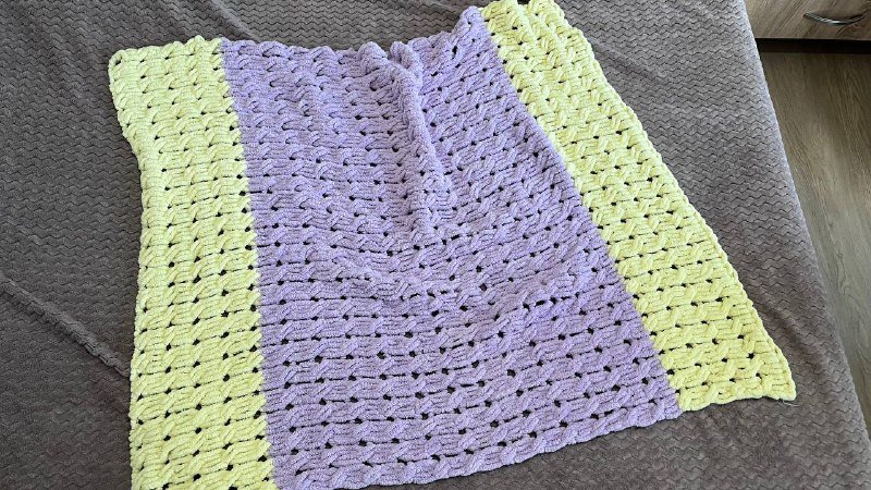 Вязаный плед ручной работы