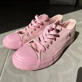 Розовые кеды 1