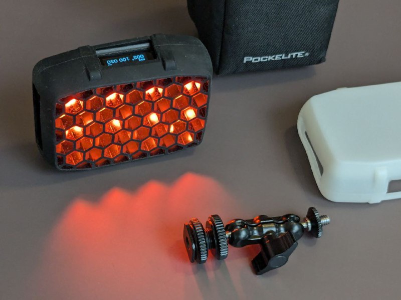 Портативный свет Falcon eyes F7 RGB с аксессуарами