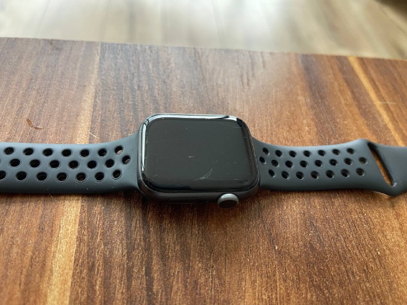 Apple Watch Series 6 45mm с ремешками и зарядкой 3