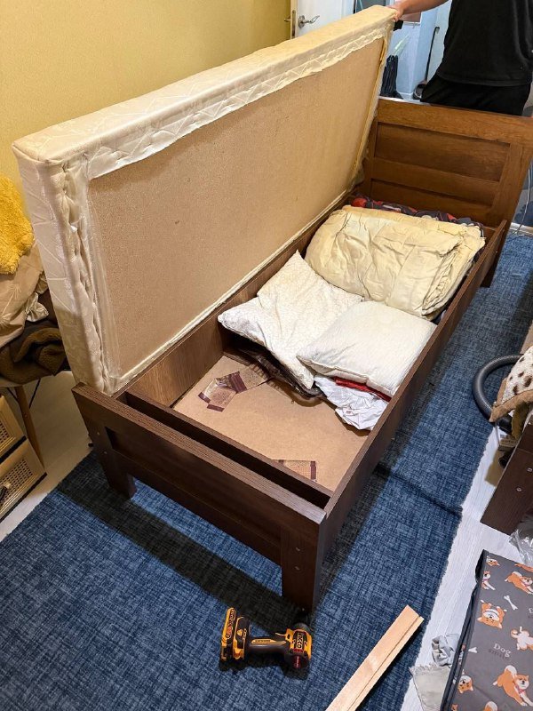 Односпальная кровать с матрасом 2