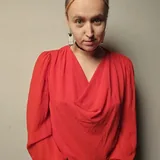 Женская красная кофта с длинным рукавом 4