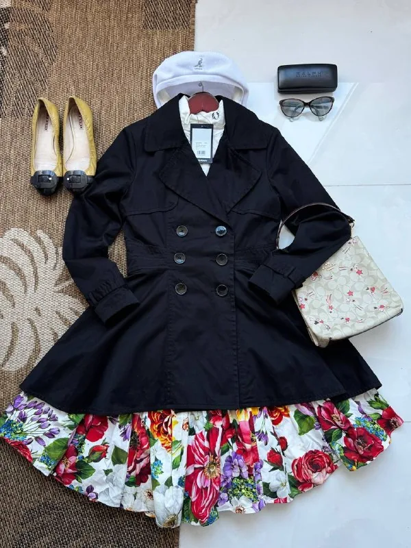 Тренч Kangol, водолазка Fred Perry, юбка Dolce and Gabbana, панамка Kangol, сумка Coach, очки Ralph Loren, балетки Prada 1