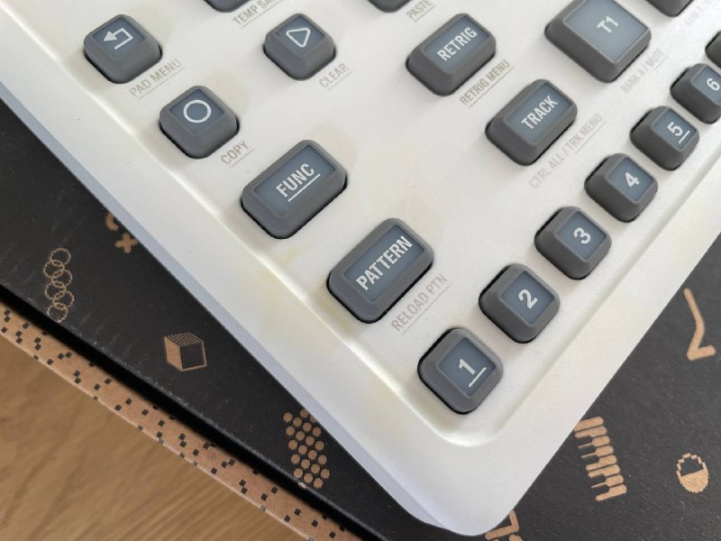 Сэмплер грувбокс Elektron Model Samples 3