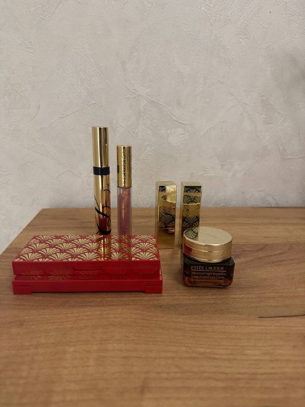 Палетка косметики Estée Lauder