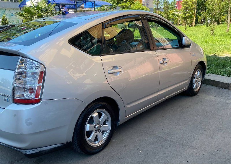 ახალი TOYOTA PRIUS ავტომობილი 2
