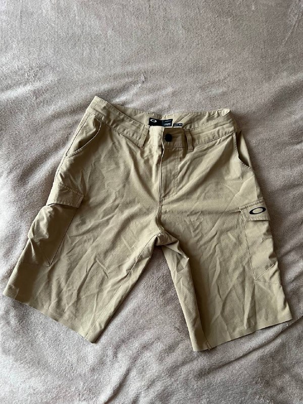 Oakley S, Carhartt M, J Crew S, Uniqlo S, Oakley 30/32, LEVI’S premium 26, Lee 30/32, Carhartt S, Oakley M 5