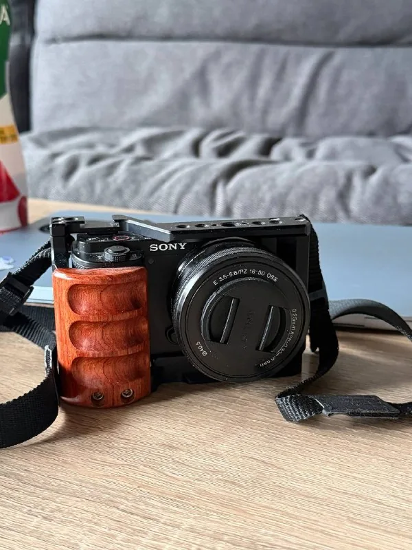 Sony ZV-E10 со стандартным объективом 1