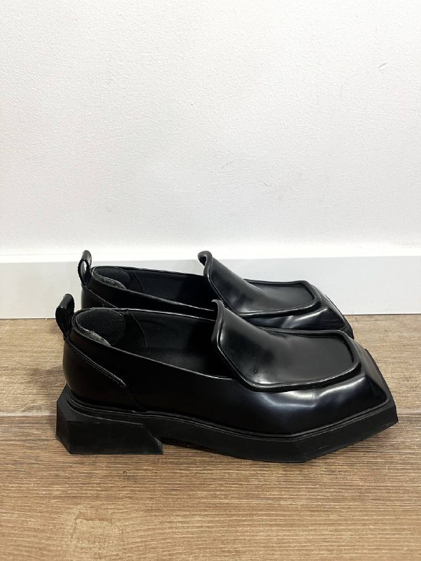 Зеркальные очки Vogue, лоферы Charles&Keith 6