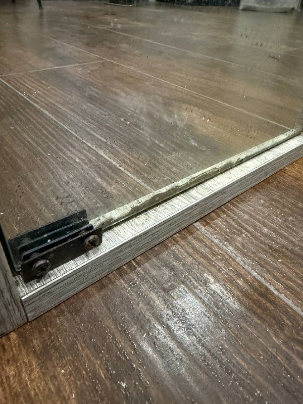 Шкафчик для ванной с зеркальной дверцей 3