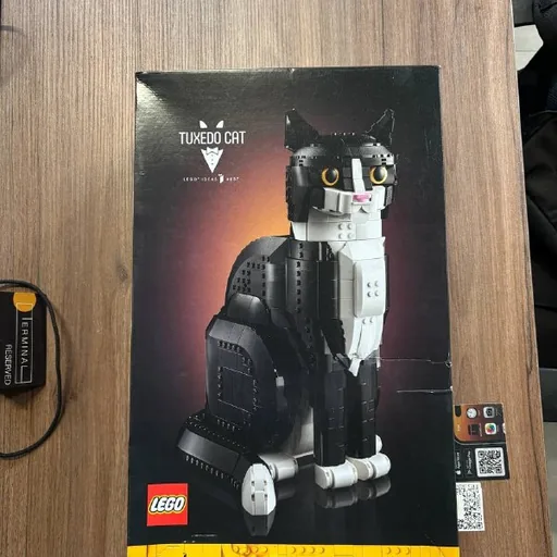 LEGO Tuxedo Cat
