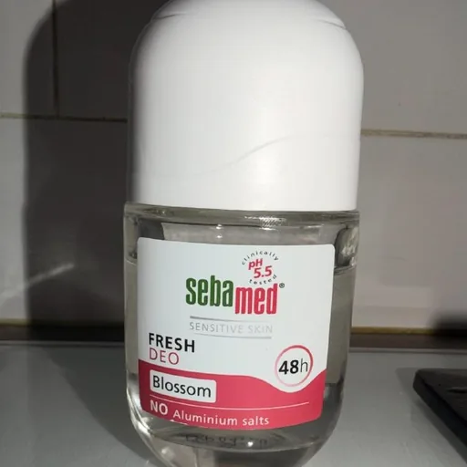 Дезодорант Sebamed, маска для волос Mera Amla