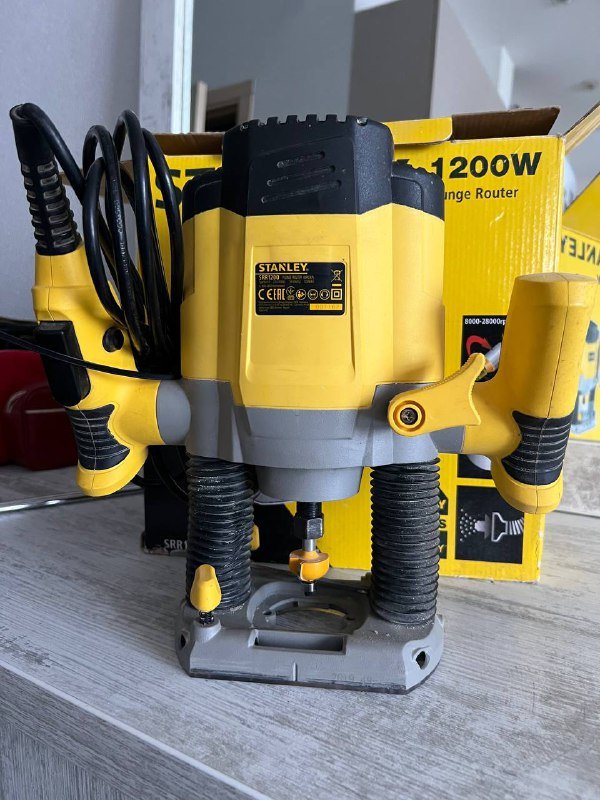 Фрезер Stanley SRR1200 для обработки дерева 2