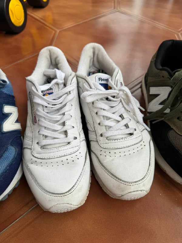 Кроссовки New Balance темные, синие и белые Reebok, ведро и горшок 4