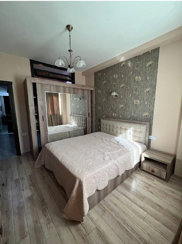 3 комнатная квартира с 2 спальнями в Батуми на год 4