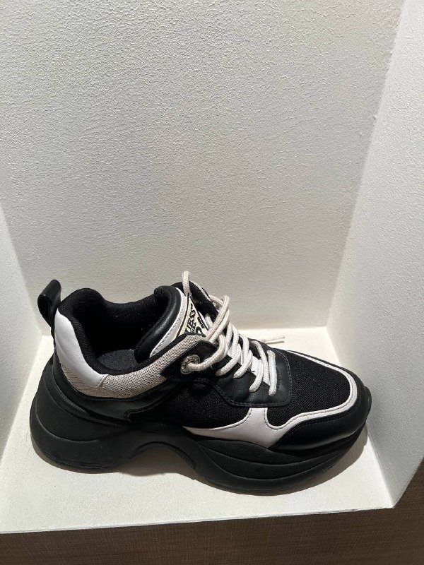 Кроссовки Guess 36 размер 3