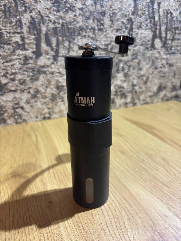 Весы, ручная кофемолка, формы для выпекания, миска 2