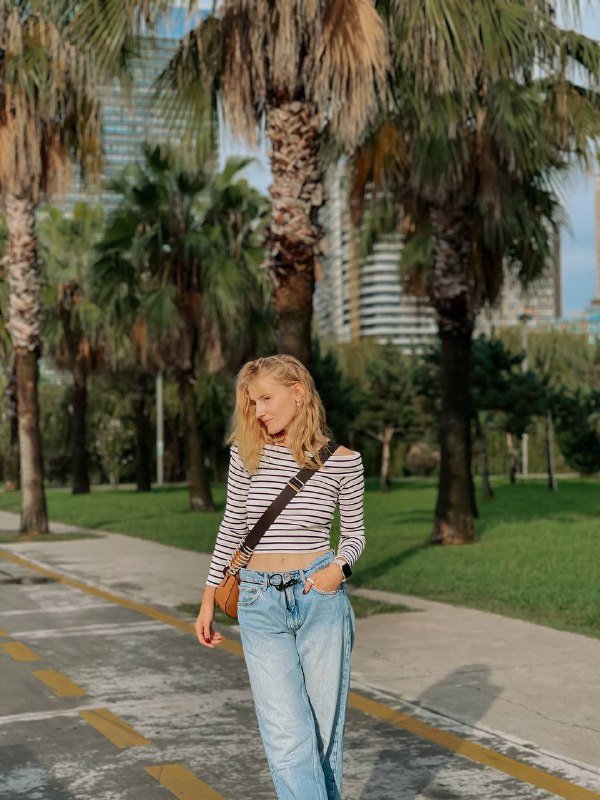 Кофта с открытыми плечами XS–S